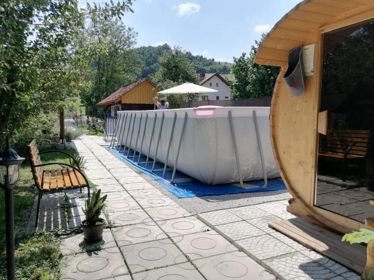 Pod Orehom Drvena Kuca I Sauna Krapina Buitenkant foto